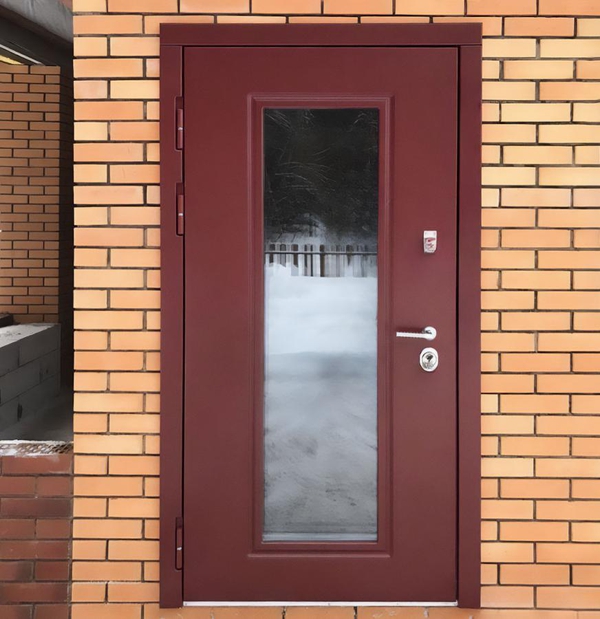 Дверь со стеклом (фото с объекта) Дверь со стеклом (фото с объекта)