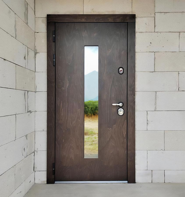 Дверь с узким стеклом Дверь с узким стеклом