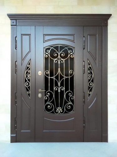 Парадная дверь с ковкой
