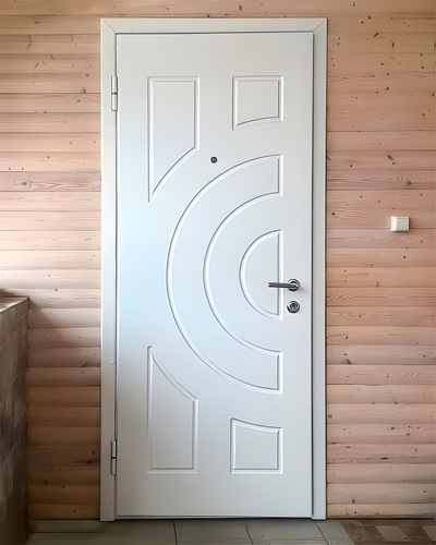 Белая дверь в доме