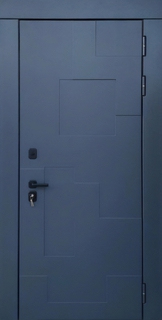 Входная дверь для квартиры с отделкой из окрашенных панелей МДФ RAL