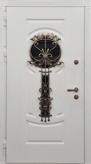 Металлическая термодверь с белыми плитами МДФ RAL, со стеклом и накладной кованой решеткой Металлическая термодверь с белыми плитами МДФ RAL, со стеклом и накладной кованой решеткой