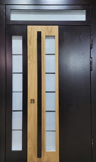 Стальная термодверь с боковой вставкой со стеклом и длинной бугельной ручкой (двухцветные панели МДФ) Стальная термодверь с боковой вставкой со стеклом и длинной бугельной ручкой (двухцветные панели МДФ)